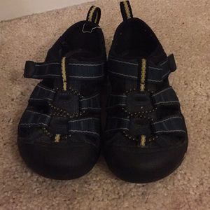 Sandles